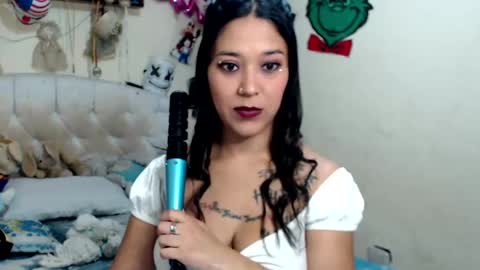 Snapshot of boyslatin493916 chatting on January 2025 08:18:01 PM nikky and jeik online show from January 2025 08:18:01 PM