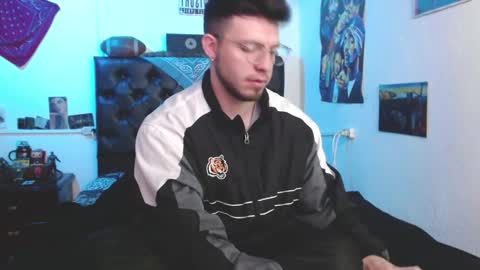 brad hot boy online show from March 2025 04:17:01 PM