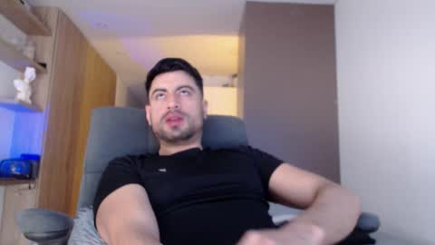 Bradley online show from October 2025 06:52:01 PM