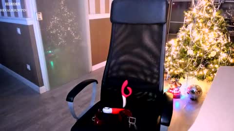 Snapshot of braingirl chatting on January 2025 05:11:02 PM I see you X-twitter its braingirl online show from January 2025 05:11:02 PM