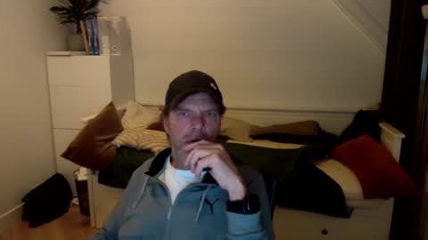 Snapshot of bram1944972145 chatting on December 2024 04:47:02 PM Bram online show from December 2024 04:47:02 PM