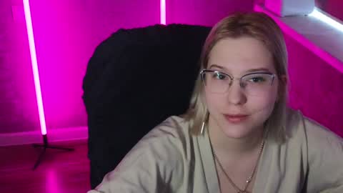 Belle  online show from February 2025 05:49:02 AM