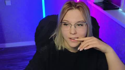 Belle  online show from February 2025 03:12:02 AM