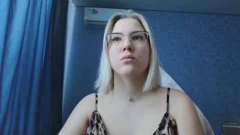 Belle  online show from November 2025 05:13:02 AM