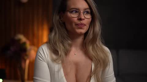 Alex online show from March 2025 04:25:02 AM