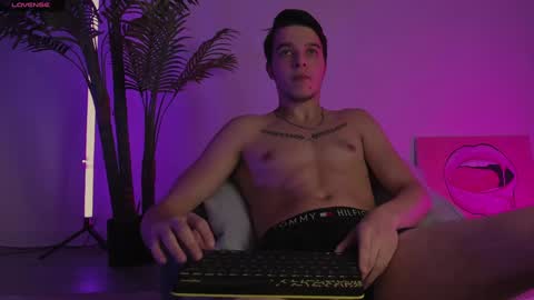 Snapshot of bravo_maestro chatting on December 2024 08:36:02 PM Johny Bravo online show from December 2024 08:36:02 PM