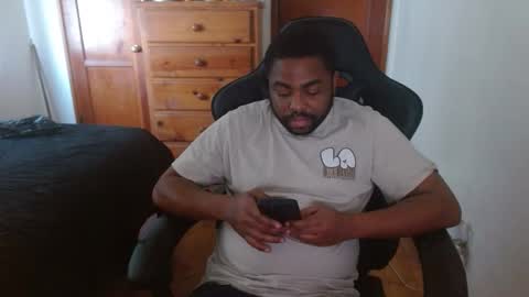 Snapshot of breadw1nnah chatting on November 2025 11:18:01 PM Breadw1nnah online show from November 2025 11:18:01 PM