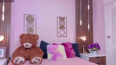 Bree  online show from April 2026 01:05:02 PM