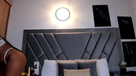 Snapshot of brenda_nova18 chatting on November 2025 09:25:02 PM Brenda online show from November 2025 09:25:02 PM