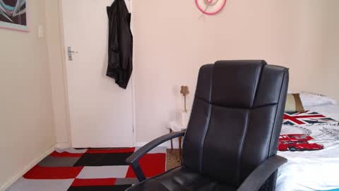 Snapshot of brendansexyboy098754 chatting on February 2026 06:12:02 AM ask me lol online show from February 2026 06:12:02 AM