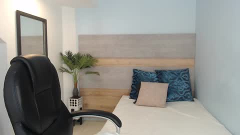 Brenda online show from September 2025 02:02:02 AM