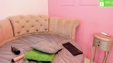 Brianna  online show from December 2024 01:08:02 PM