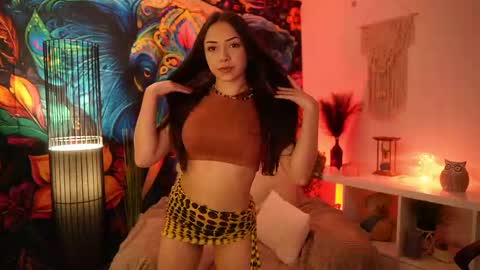 Snapshot of briar_rose18 chatting on January 2025 02:28:02 PM Briar Rose online show from January 2025 02:28:02 PM