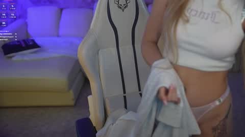 Snapshot of bright_diamonds_054 chatting on October 2025 08:29:02 PM Diamonds Girls online show from October 2025 08:29:02 PM