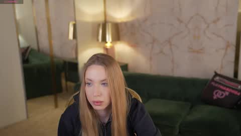 Snapshot of bright_diamonds_054 chatting on October 2025 04:24:01 AM Diamonds Girls online show from October 2025 04:24:01 AM