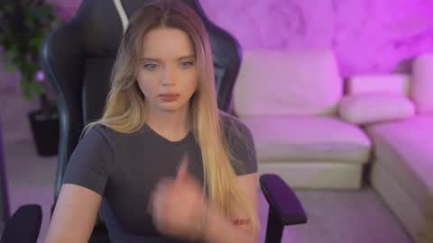 Snapshot of bright_diamonds_054 chatting on October 2025 07:22:01 AM Diamonds Girls online show from October 2025 07:22:01 AM