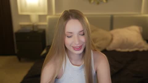 Snapshot of bright_diamonds_054 chatting on October 2025 12:18:01 AM Diamonds Girls online show from October 2025 12:18:01 AM