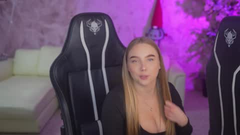 Snapshot of bright_diamonds_054 chatting on November 2025 12:26:01 PM Diamonds Girls online show from November 2025 12:26:01 PM