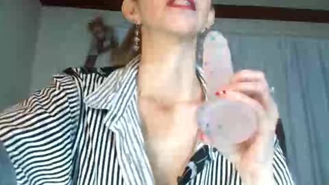 brithany hunt online show from April 2026 06:16:02 PM