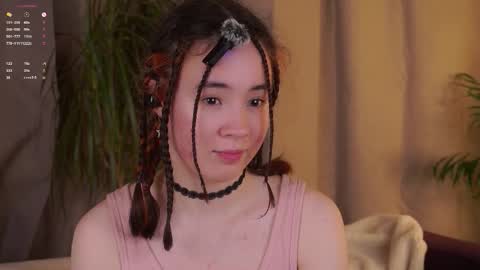 Lina online show from December 2025 12:43:01 PM