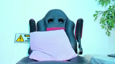 BRIYIT     online show from February 2025 06:26:02 AM