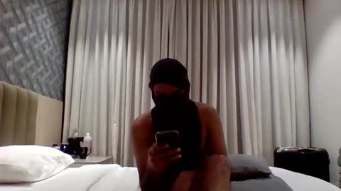 Snapshot of brownmanin40s chatting on May 2026 05:20:02 PM brownmanin40s online show from May 2026 05:20:02 PM