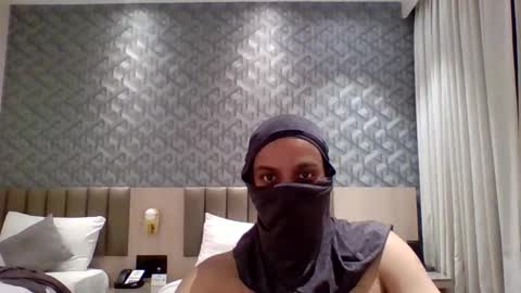 Snapshot of brownmanin40s chatting on June 2026 06:54:02 PM brownmanin40s online show from June 2026 06:54:02 PM