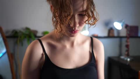 Snapshot of brunaeveritt chatting on May 2026 01:49:02 PM Tess online show from May 2026 01:49:02 PM