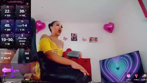 Snapshot of brunettesexy11 chatting on December 2024 01:55:01 PM ChannelR online show from December 2024 01:55:01 PM