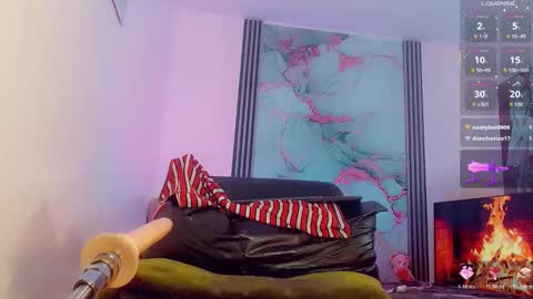 Snapshot of brunettesexy11 chatting on November 2025 08:11:01 PM ChannelR online show from November 2025 08:11:01 PM