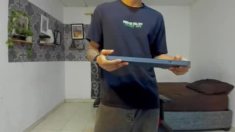 bruno_snow online show from December 2025 03:25:01 AM