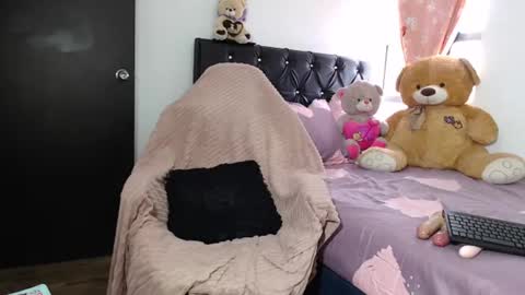 hot online show from February 2025 05:37:01 PM