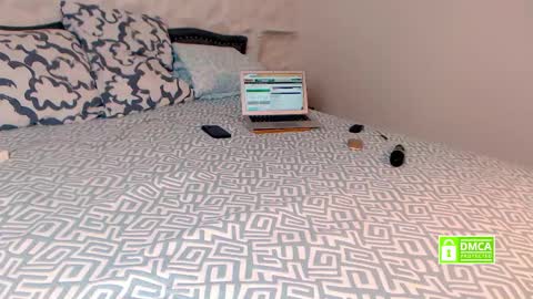 Nylon queen  genuine model who bring pantyhose on chaturbate for first time   the others just copy my room for money  online show from February 2026 06:40:02 PM