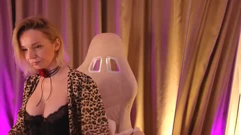 bubbling_crush online show from February 2025 02:28:02 AM