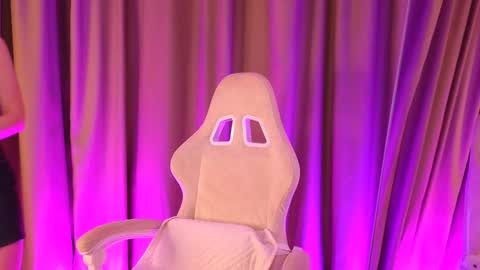 bubbling_crush online show from February 2025 11:32:01 PM