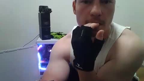 buffgymjunkie27 online show from June 2026 11:52:01 PM