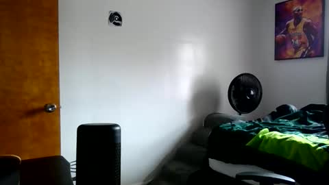 buffsexyman24 online show from March 2026 06:13:01 PM