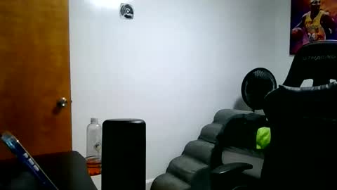 buffsexyman24 online show from April 2026 12:00:02 AM