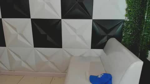 bull_cam online show from October 2025 06:50:02 PM