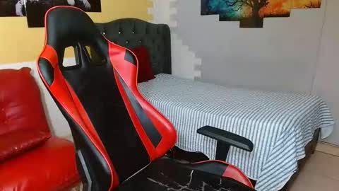 bull_cam online show from December 2025 04:47:02 PM