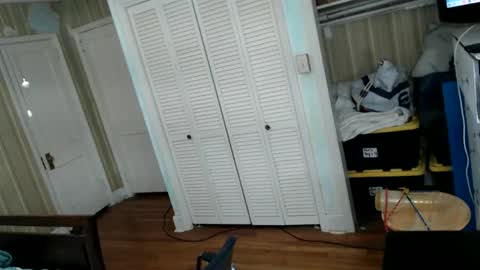 Snapshot of bullmusclejoe chatting on November 2025 09:51:02 PM BullMuscleJoe online show from November 2025 09:51:02 PM