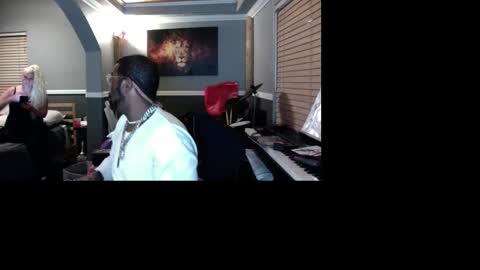 Snapshot of bungalowentertainment chatting on November 2025 08:16:02 AM Bungalow Entertainment online show from November 2025 08:16:02 AM