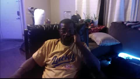 Snapshot of bungalowentertainment chatting on December 2025 03:03:01 AM Bungalow Entertainment online show from December 2025 03:03:01 AM