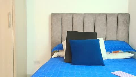 Carolina online show from September 2025 04:03:02 AM