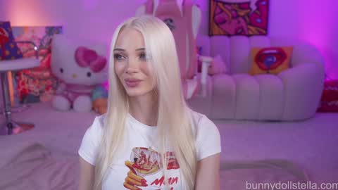 Stella online show from November 2025 09:59:01 PM