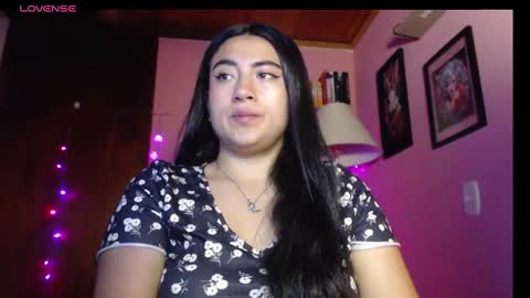 bunnyEmilyR0s33 online show from December 2024 07:58:01 AM