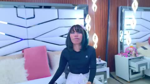 Bunny online show from December 2025 07:32:01 PM