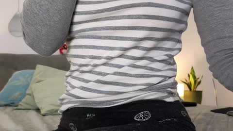 Snapshot of bush_woman chatting on January 2025 04:41:01 PM Larisa online show from January 2025 04:41:01 PM