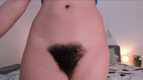 Snapshot of bush_woman chatting on February 2025 07:00:01 PM Larisa online show from February 2025 07:00:01 PM