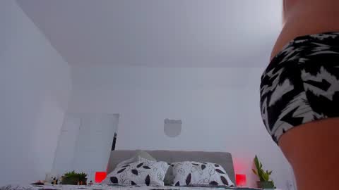 Snapshot of bush_woman chatting on June 2026 09:59:02 AM Larisa online show from June 2026 09:59:02 AM